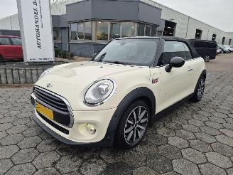 Schadeauto Mini Cooper 1.5 Cabrio Cooper Chili Serious Business 2016/6