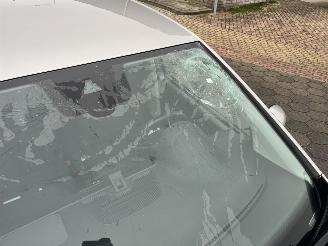 Volkswagen Up! 1.0 beats picture 11