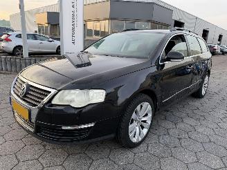 Damaged car Volkswagen Passat Variant 2.0 FSI Comfortline Business 2007/10