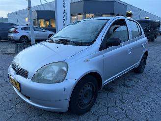 krockskadad bil auto Toyota Yaris 1.3-16V VVT-i Luna 2001/1