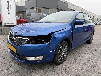 krockskadad bil auto Skoda Rapid Spaceback 1.2 TSI Greentech Drive 2017/8