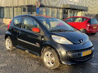 Peugeot 107 1.0-12V XR picture 3