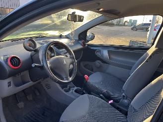 Peugeot 107 1.0-12V XR picture 13