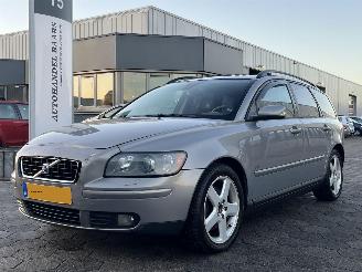 krockskadad bil auto Volvo V-50 2.4i Summum 2004/9