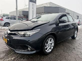 Coche accidentado Toyota Auris 1.2T Aspiration 2015/6