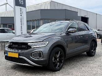 uszkodzony samochody osobowe Volkswagen T-Roc 1.0 TSI Life Edition 2024/10