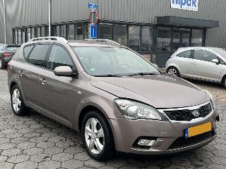 Kia Cee d 1.4 CVVT X-ecutive picture 3