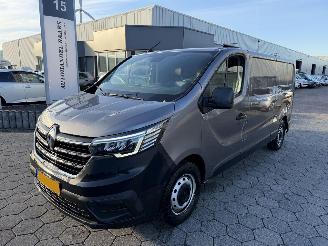krockskadad bil bedrijf Renault Trafic 2.0 dCi 110 T30 L2H1 Comfort 2022/5
