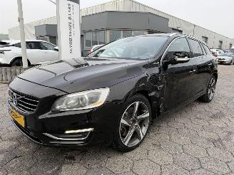 Avarii autoturisme Volvo V-60 2.4 D6 AWD Plug-In Hybrid Summum 2013/10