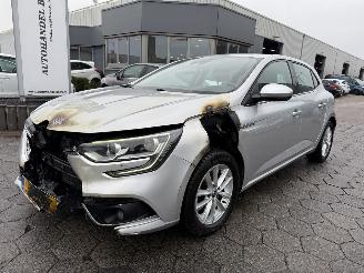 uszkodzony samochody osobowe Renault Mégane 1.2 TCe Zen 2016/2