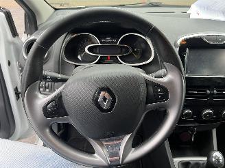 Renault Clio Estate 0.9 TCe Night&Day picture 16