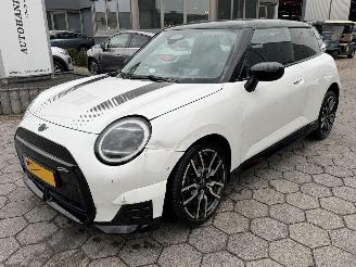 Vaurioauto  passenger cars Mini Cooper SE John Cooper Works M 54.2 kWh 2025/9