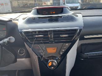 Toyota iQ 1.0 VVTi Aspiration picture 17