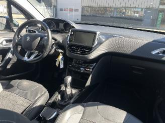Peugeot 2008 1.2 PureTech Allure picture 12