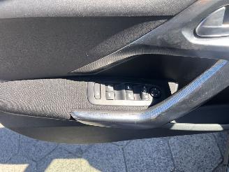 Peugeot 2008 1.2 PureTech Allure picture 17