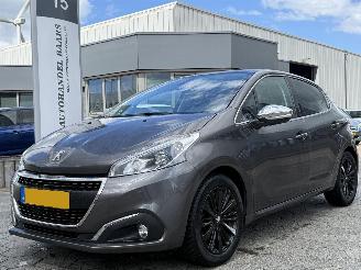 Unfallwagen Peugeot 208 1.2 PureTech Allure 2018/5