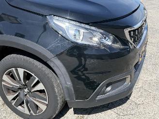 Peugeot 2008 1.2 PureTech Allure picture 5
