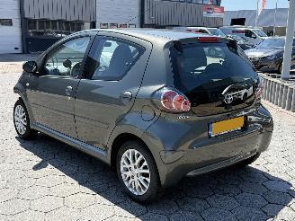uszkodzony samochody osobowe Toyota Aygo 1.0-12V Aspiration Green 2010/1