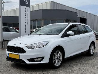 skadebil auto Ford Focus Wagon 1.0 Lease Edition 2017/11