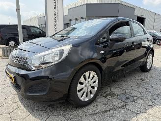 krockskadad bil auto Kia Rio 1.2 CVVT 2011/11