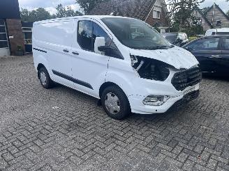 krockskadad bil bedrijf Ford Transit Custom 2.0 TDCI L1H1 TREND. 2018/9