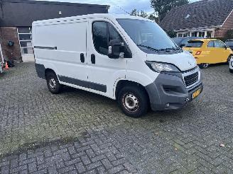 krockskadad bil auto Peugeot Boxer 2.0 HDI L1H1 Premium dubbel schuifdeur. 2016/12