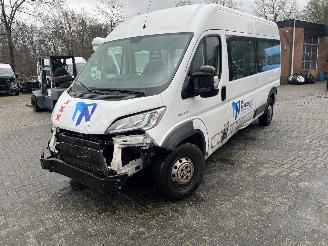 uszkodzony samochody osobowe Fiat Ducato 2.3 MAXI PKW 9 PERSOONS  PLUS INVALIDE LIFT. 2018/9