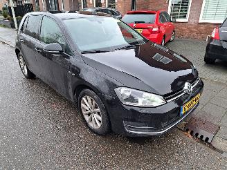 uszkodzony samochody osobowe Volkswagen Golf 1.4 tsi lounge automaat 2016/1
