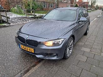 damaged passenger cars BMW 3-serie 316i high excutive 2013/7