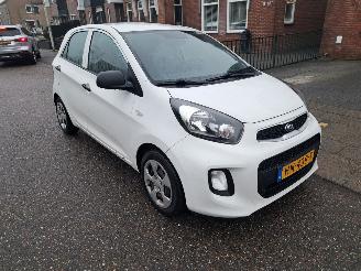 damaged passenger cars Kia Picanto 1.0 cvvt econemy line 2015/12