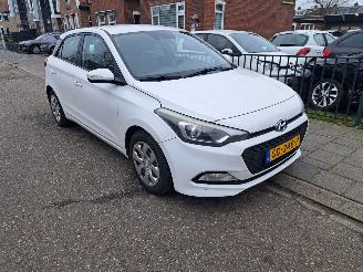 Voiture accidenté Hyundai I-20 1.2 HP-i-motion 2015/4