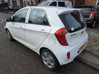 Kia Picanto 1.0 cvvt picture 4