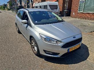 uszkodzony samochody osobowe Ford Focus 1.0i lease edition 2017/7