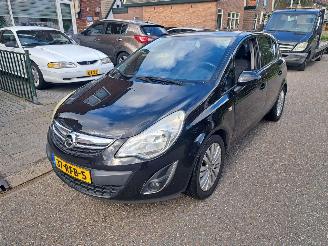 damaged passenger cars Opel Corsa 1.4 16v edition 2011/5