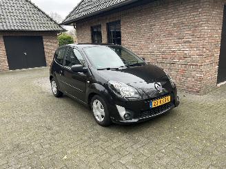 uszkodzony samochody osobowe Renault Twingo 1.2 16V DYNAMIQUE AUTOMAAT AIRCO 2010/3