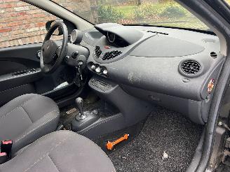 Renault Twingo 1.2 16V DYNAMIQUE AUTOMAAT AIRCO picture 18