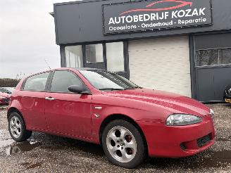 ocasión turismos Alfa Romeo 147 1.6 T.Spark Distinctive AIRCO LEDER 2005/6