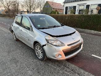 demontáž osobní automobily Renault Clio 1.2-16V TCe 100 2009/9