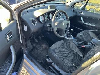 Peugeot 308 1.6 VTi picture 5