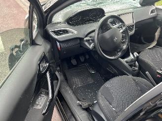 Peugeot 208 1.2 VTi Allure picture 5