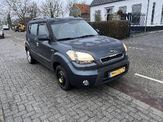 Vaurioauto  passenger cars Kia Soul 1.6 Xtra 2009/2