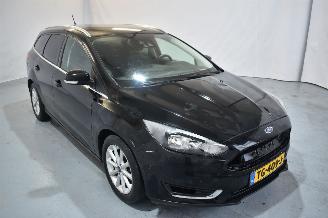 krockskadad bil auto Ford Focus 1.0 Titanium 2017/8