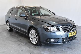 krockskadad bil auto Skoda Superb 1.6 TDI Champs Elys. 2015/3