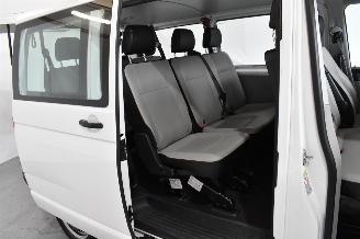 Volkswagen Transporter Kombi picture 17