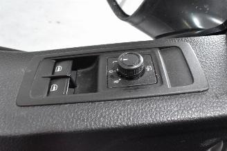 Volkswagen Transporter Kombi picture 24