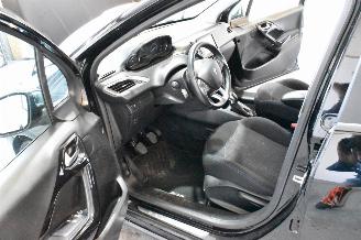 Peugeot 208 1.2 PureT. Signature picture 24