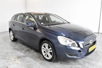krockskadad bil auto Volvo V-60 1.6 T3 Momentum 2012/6