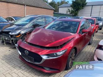 Coche siniestrado Mazda 3 3 (BP), Sedan, 2018 2.0 SkyActiv-G 122 M Hybrid 16V 2020/9