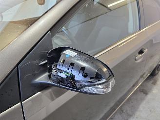 Toyota Auris 1.8 Hybrid Dynamic Ultimate picture 11