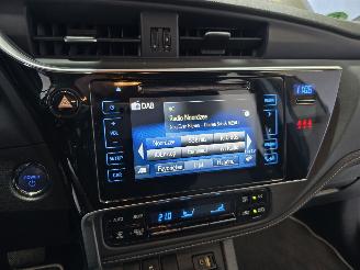 Toyota Auris 1.8 Hybrid Dynamic Ultimate picture 31